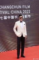 罗嘉良9岁女儿近照曝光！脸形似爸爸，皮肤白皙，骑马场显英姿