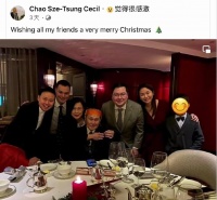 86岁赵世曾与子女过节晒全家福，女儿携女友出镜，恋情获家人认可