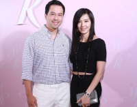 47岁林熙蕾近况曝光，一脸冻龄身材完美，淡出演艺圈回归家庭