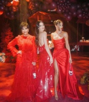 快乐的肯达尔·詹娜，和男闺蜜外出玩雪，气氛好嗨，开始远离NBA