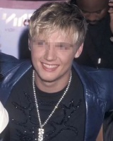 又一顶级明星塌房！被控侵犯未成年，粉丝中招染病...