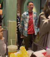 王思聪与新女友三亚跨年，女孩为20岁学生网红