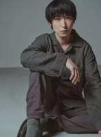 日本男星就餐时意外从楼梯跌落身亡，年仅33岁