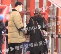 李纯疑似恋情曝光，与马頔在机场搂抱，网友取的CP名有点离谱