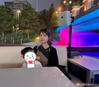 38岁苏醒被拍到夜会美女拥抱搀扶，小11岁妻子回应：很绅士，要是我在，我一起把朋友送上楼