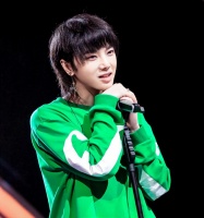 出道十年没有代表作？王杰评价华晨宇：唱歌不是乱吼叫，飙高音！