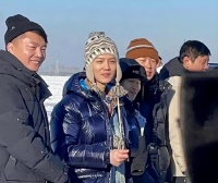 鹿晗在齐齐哈尔户外录节目，舍不得喝第一碗鱼汤，主动分享给粉丝