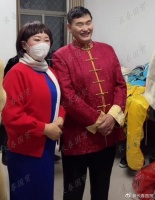 白天为儿子操办婚礼，晚上参加节目录制！大衣哥被赞敬业