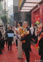 64岁汤镇业商演捞金，现场简陋冷清，昔日无线五虎将落魄成这样了