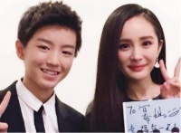 王俊凯遭经纪人爆料！称其与幂姐之间有些事，两人相差13岁引热议