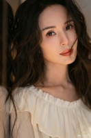 李若彤点赞张静初维权视频:越平静的表达越有力量