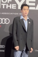 张若昀回应红毯“憋气”：怕我鼻涕流下来