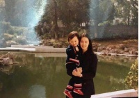 难得一见的5大当红女星童年和妈妈的照片，每一张都是美好的记忆