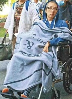 袁惟仁仍是长期卧床 演艺圈朋友会帮解决经济问题