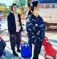 成龙私生女吴卓林，染发剃寸头娶外国妻子，拒绝回家陪母亲过年