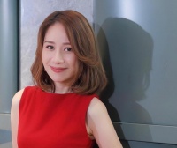 香港知名女星在内地复出！状态冻龄保养似少女，疑遭富商丈夫家暴