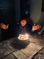 伍佰晒照庆祝55岁生日：又长一岁永远年轻