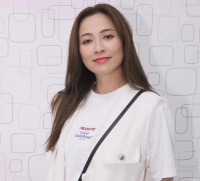 香港知名女星在内地复出赚钱！参加商演被揩油，与丈夫被曝婚变