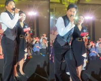 毛宁真招女人喜欢，五十岁依旧壮硕，与富婆献唱把对方魂都勾走了