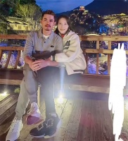 谢杏芳还爱林丹吗？两口子近期合影有细节：双方表情举动完全不同