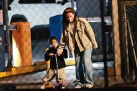 高圆圆陪赵又廷返台过年，当街嘟嘴向老公索吻，三代同堂超温馨