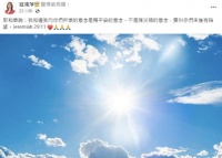 61岁港姐寇鸿萍提前出狱，与家人重聚颇感慨，吃大餐庆祝重获自由