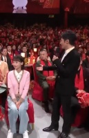 高跟鞋？神错位？撒贝宁自我“反黑”第一人！