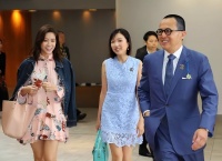 梁洛施发新年祝福，李泽楷却没有回应，手握三子却把好牌打烂了