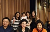 伊能静带女儿去沈阳婆家过年，引起网友热议