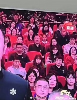 网友p的春晚直播和重播的差别，多损啊，真是笑不活了