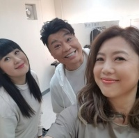 梅小惠与阮兆祥趁着春节假期开心相聚 两人素颜大方合影显感情好