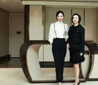 女星嫁大30多岁富豪，却说对方不是很有钱，如今跟何超琼平起平坐