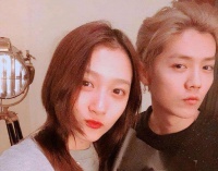 鹿晗和关晓彤在日本过年，被人偶遇时没有挂牌子，引发了巨大争议