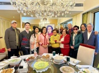 汪明荃到长辈家中拜年，94岁白雪仙雍容华贵显年轻，不像耄耋老人