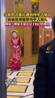 当新中式婚礼遇到纯中式婚礼，新娘偷偷围观隔壁纯中式婚礼