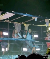 近日，具俊晔在台湾小巨蛋表演节目吸引不少人的围观……