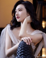 梦幻薄纱长裙优雅浪漫， 温婉动人！