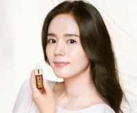 韩佳人分享家庭日常，老公痴迷她的容颜，一双儿女却给她颜值暴击