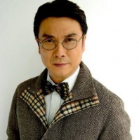 他曾是TVB最火男星，暗恋赵雅芝40年，娶小20岁空姐，却一直无子