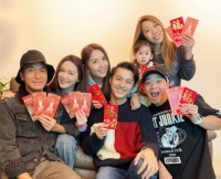 马国明与黄嘉乐林子善春节开心相聚 都带另一半参加聚会幸福美满