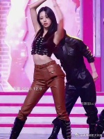 真.建模身材，头身比绝了！