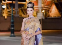 两次未婚先孕，现任老公婚礼当天被抓，泰星Sarah的人生好狗血