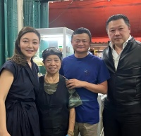 马云回香港过年之后，又突然现身泰国，千亿富豪之子全程陪伴他