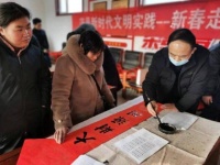 范县：挥毫泼墨送祝福 敲锣打鼓唱大戏