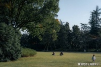 朋友，要么一起赚钱，要么一起进步