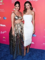 米兰达·可儿和水果姐同台！前妻现任好成闺蜜，超模生了仨娃仍曼妙