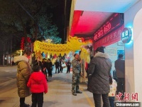 贵州台江：手工龙灯迎新春 非遗技艺代代传