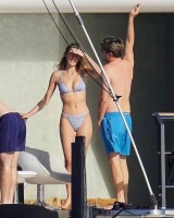 身体好像已经瘦一些了，但是脸还是挺大？ 小李子还能瘦回来吗？