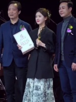 张颂文曾给赵露思颁奖 原来露思的第一个奖是张颂文老师给颁的……