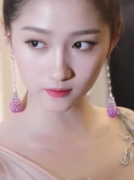 关晓彤太美了 完美身材 漂亮极了 便宜鹿晗了